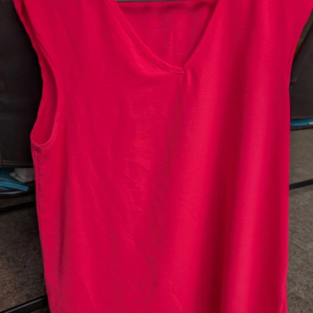 Pink V-Neck Tank Top - Picture 2 of 2
